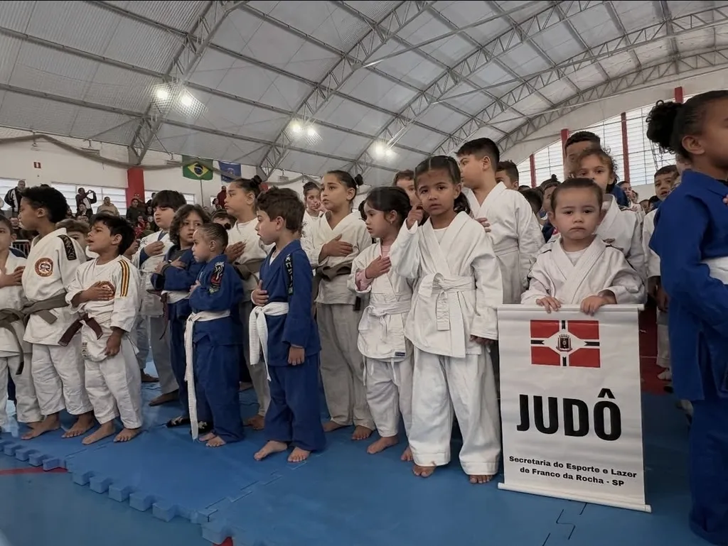 Torneio de judô reúne 580 atletas e homenageia legado de mestre em Franco da Rocha
