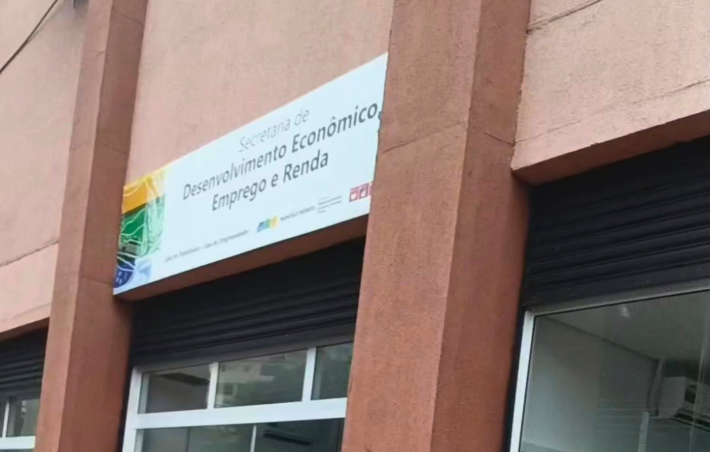 Francisco Morato oferece curso gratuito de inglês para jovens com foco em recepção