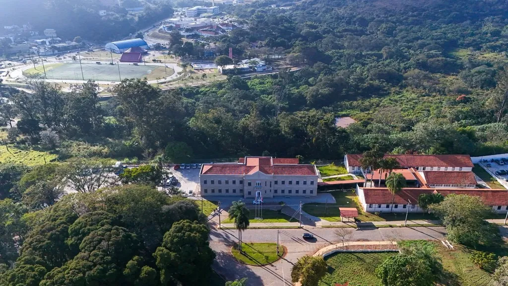 Prefeitura de Franco da Rocha abre processo seletivo para Auxiliar de Educação com inscrições gratuitas