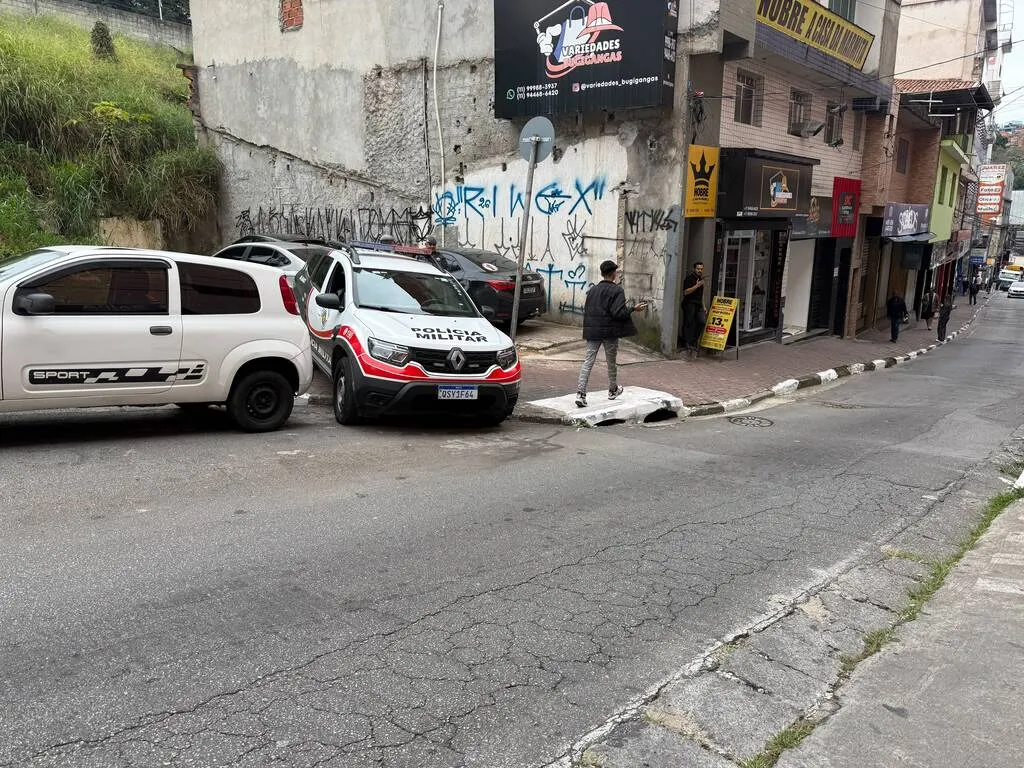 Corpo de homem é encontrado em terreno baldio em Francisco Morato nesta segunda (10)