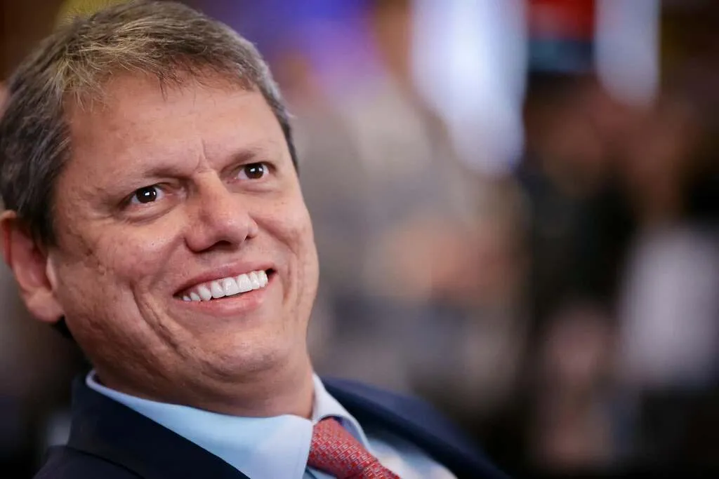 Tarcísio é reeleito governador de São Paulo no primeiro turno, projeta Datafolha