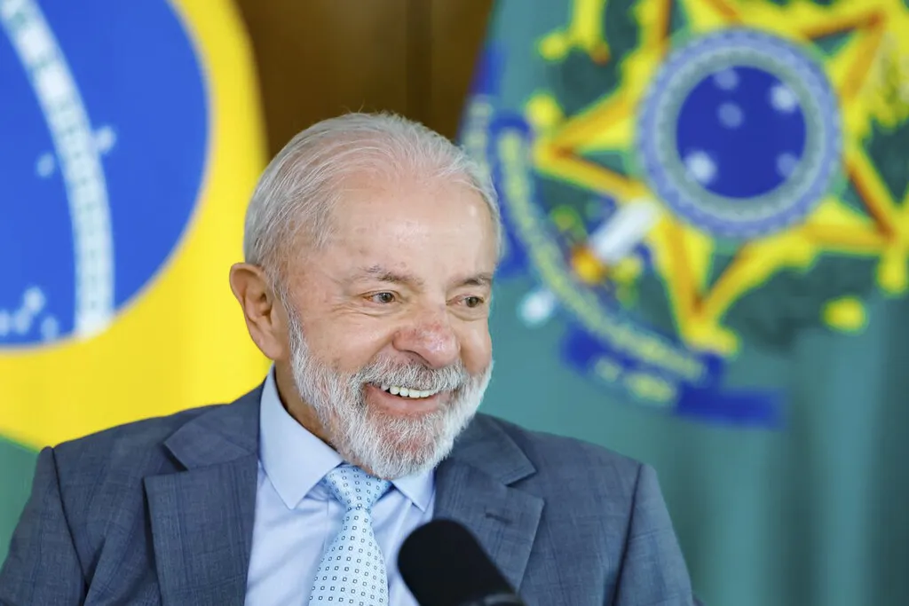 Lula propõe aumentar limite do MEI para R$ 140 mil e ampliar contratação de funcionários